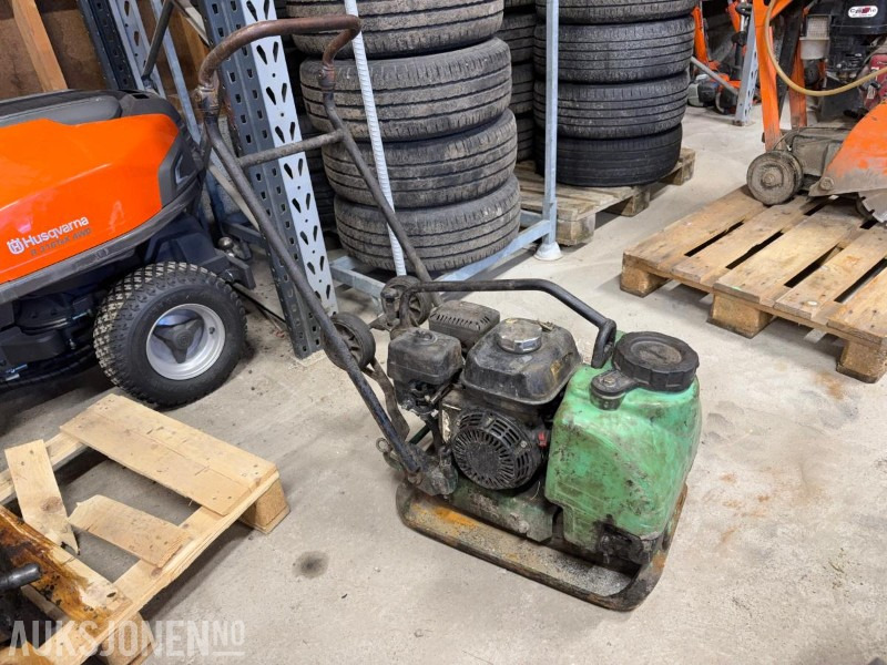 Mikasa Vibroplate / platekomprimator – bensindrevet - Каток: фото 3 Mikasa Vibroplate / platekomprimator – bensindrevet - Каток: фото 3