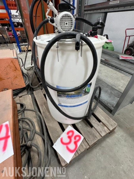 2021 210 Liters plastfat for Adblue - Med elektrisk Piusi pumpe med fyllepistol - Навесное оборудование для Строительной техники: фото 2 2021 210 Liters plastfat for Adblue - Med elektrisk Piusi pumpe med fyllepistol - Навесное оборудование для Строительной техники: фото 2