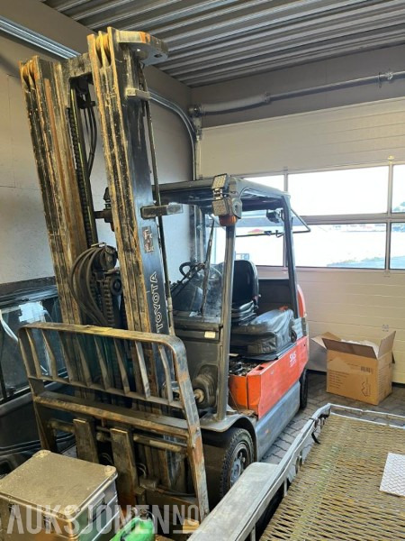 2007 Toyota 7FBMF35 3.5 tonn 5.5 meter løftehøyde Reparasjonsobjekt - Погрузочно-разгрузочная техника: фото 2 2007 Toyota 7FBMF35 3.5 tonn 5.5 meter løftehøyde Reparasjonsobjekt - Погрузочно-разгрузочная техника: фото 2