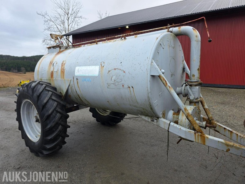 1995 Vannvogn 6000liter til traktor - Сельскохозяйственная техника: фото 4 1995 Vannvogn 6000liter til traktor - Сельскохозяйственная техника: фото 4