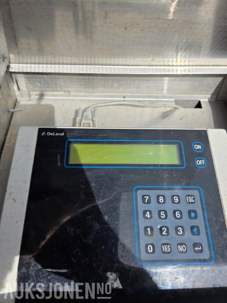 2006 Delaval CF150 Kalvefôringsautomat - En side for melk og en side for kraftfor. - Сельскохозяйственная техника: фото 1 2006 Delaval CF150 Kalvefôringsautomat - En side for melk og en side for kraftfor. - Сельскохозяйственная техника: фото 1