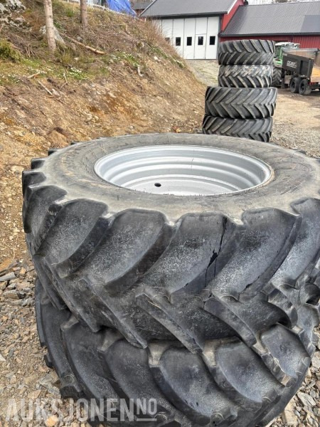 2016 Komplette traktordekk til Fendt 724 Mitas - Сельскохозяйственная техника: фото 5 2016 Komplette traktordekk til Fendt 724 Mitas - Сельскохозяйственная техника: фото 5