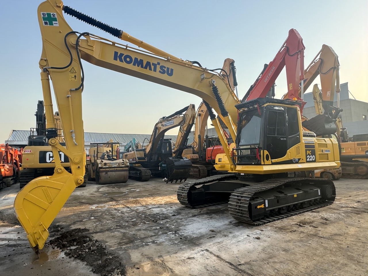 Komatsu PC220 PC210 PC200 Used Excavator Hydraulic Crawler in Good Price - Гусеничный экскаватор: фото 5 Komatsu PC220 PC210 PC200 Used Excavator Hydraulic Crawler in Good Price - Гусеничный экскаватор: фото 5