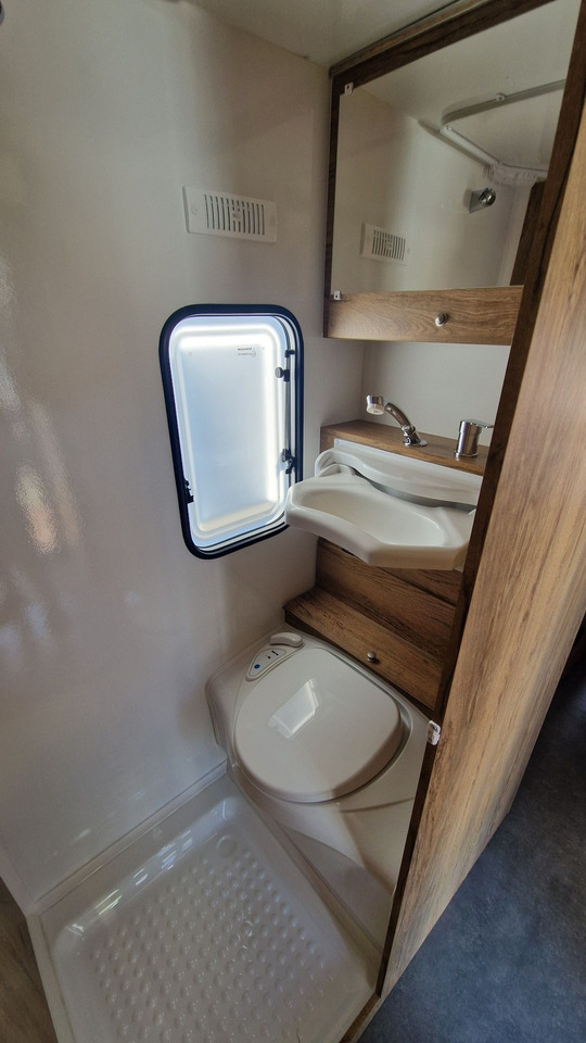 N-LAZUR Niewiadów Nowa Przyczepa Kempingowa dla 4 osób z Łazienką - Прицеп дача: фото 4 N-LAZUR Niewiadów Nowa Przyczepa Kempingowa dla 4 osób z Łazienką - Прицеп дача: фото 4