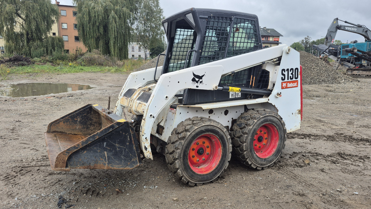 BOBCAT S130 - Мини-погрузчик с бортовым поворотом: фото 1 BOBCAT S130 - Мини-погрузчик с бортовым поворотом: фото 1