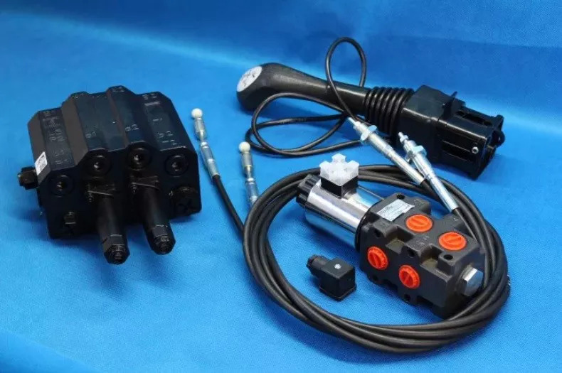 Akon LVM92 Case IH, International Harvester, John Deere, Kubota - Фронтальный погрузчик для трактора для Фронтальных погрузчиков для тракторов: фото 1 Akon LVM92 Case IH, International Harvester, John Deere, Kubota - Фронтальный погрузчик для трактора для Фронтальных погрузчиков для тракторов: фото 1