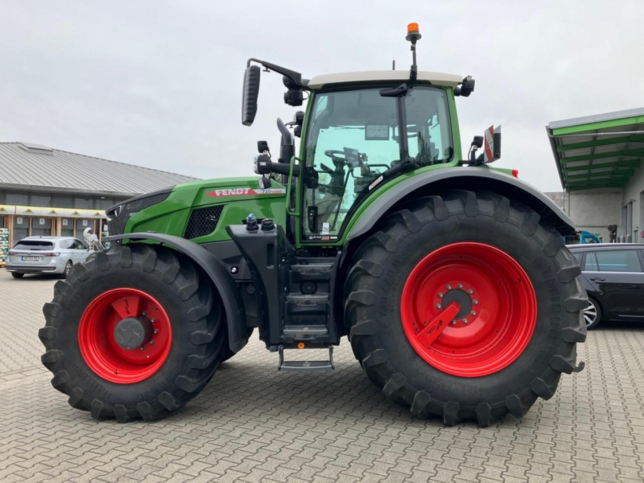 Fendt VARIO 728 POWER PLUS SET 2 - Трактор: фото 2 Fendt VARIO 728 POWER PLUS SET 2 - Трактор: фото 2