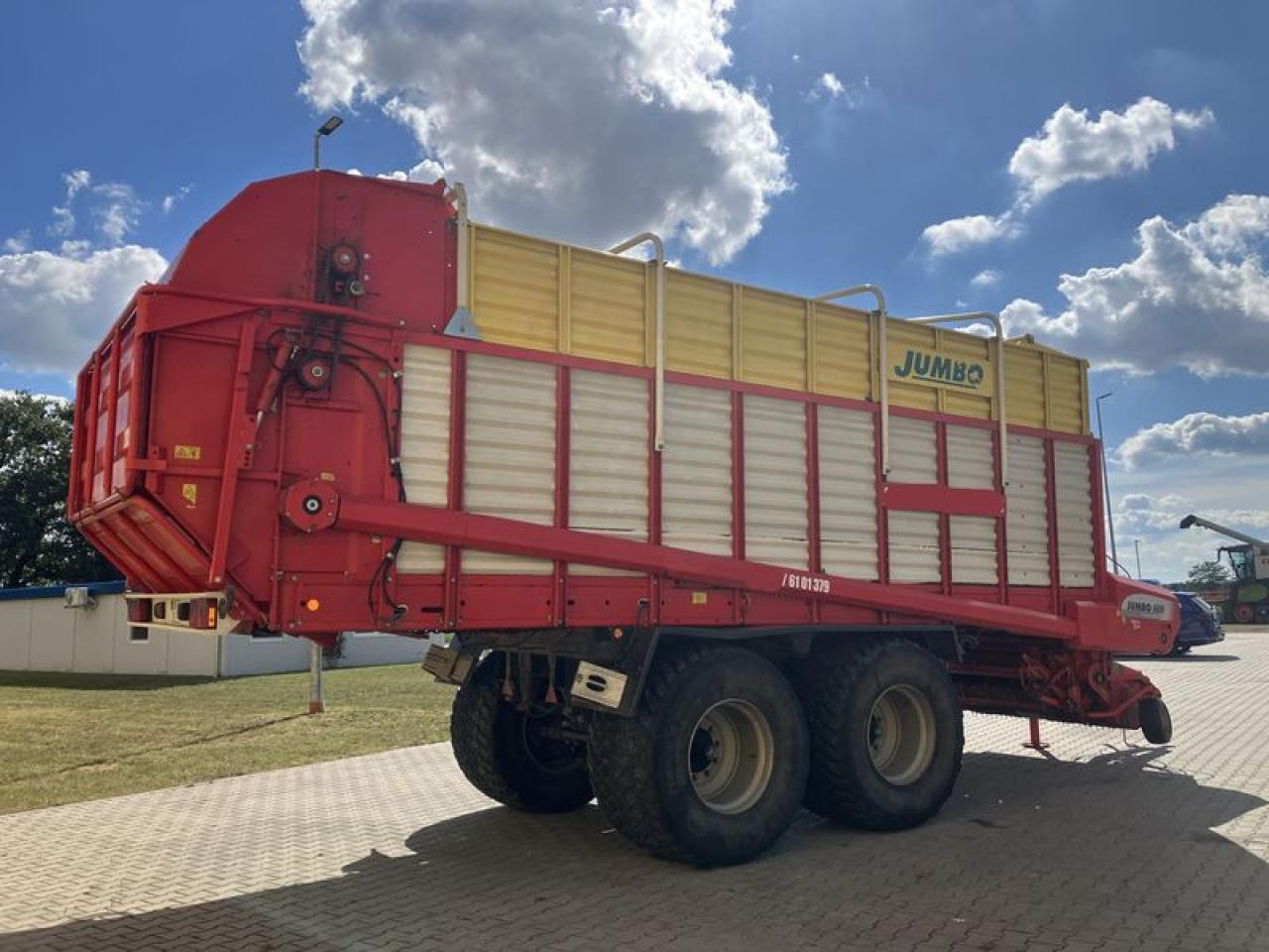 Pöttinger JUMBO 6600 - Самозагружающийся прицеп: фото 3 Pöttinger JUMBO 6600 - Самозагружающийся прицеп: фото 3