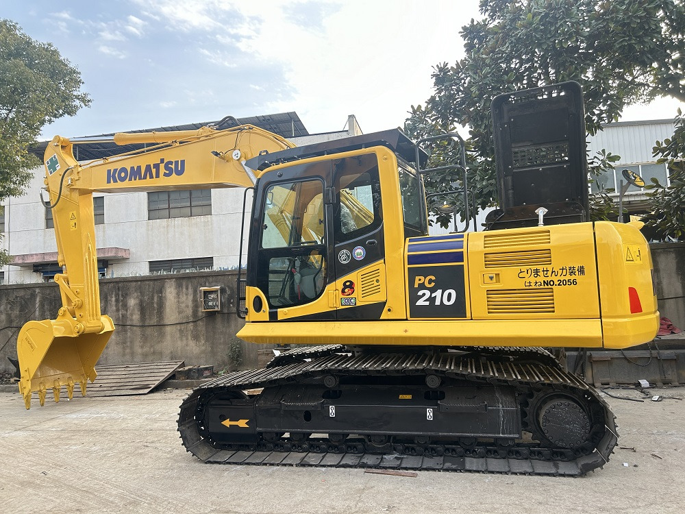 KOMATSU PC210-8 EXCAVATOR - Гусеничный экскаватор: фото 1 KOMATSU PC210-8 EXCAVATOR - Гусеничный экскаватор: фото 1