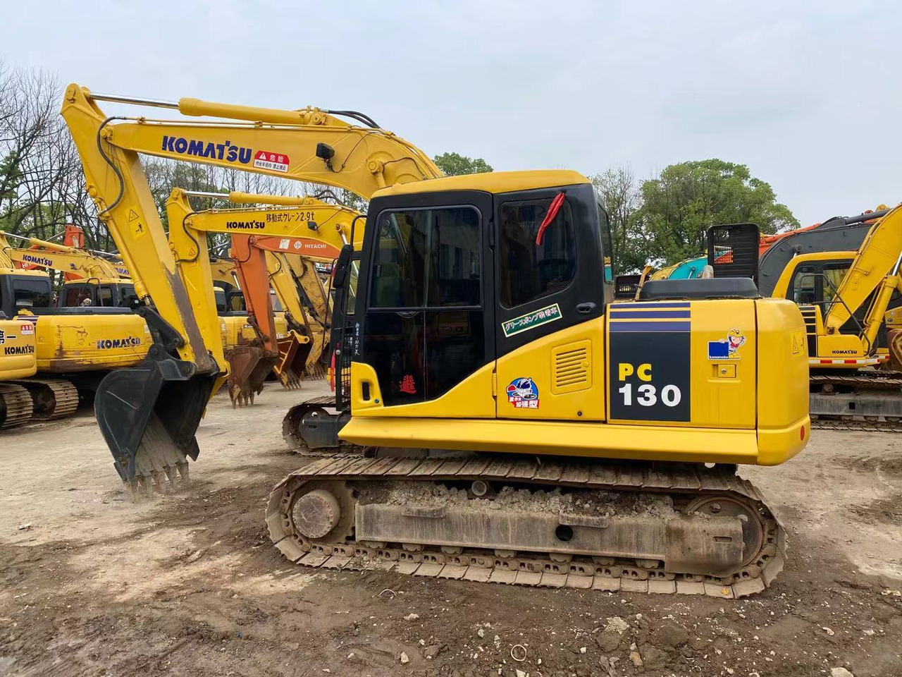 Komatsu PC130-7 excavator - Гусеничный экскаватор: фото 1 Komatsu PC130-7 excavator - Гусеничный экскаватор: фото 1