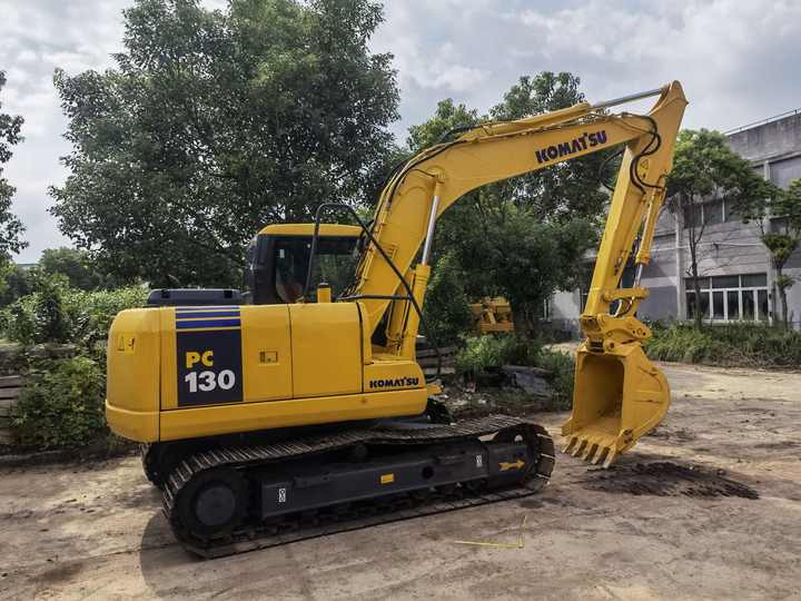 Used hydraulic excavator PC130-7 Cheap Price Komatsu in good condition japan import multifunction in stock for sale - Гусеничный экскаватор: фото 2 Used hydraulic excavator PC130-7 Cheap Price Komatsu in good condition japan import multifunction in stock for sale - Гусеничный экскаватор: фото 2