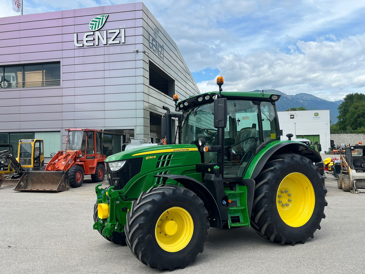 JOHN DEERE 6130 - Трактор: фото 1 JOHN DEERE 6130 - Трактор: фото 1