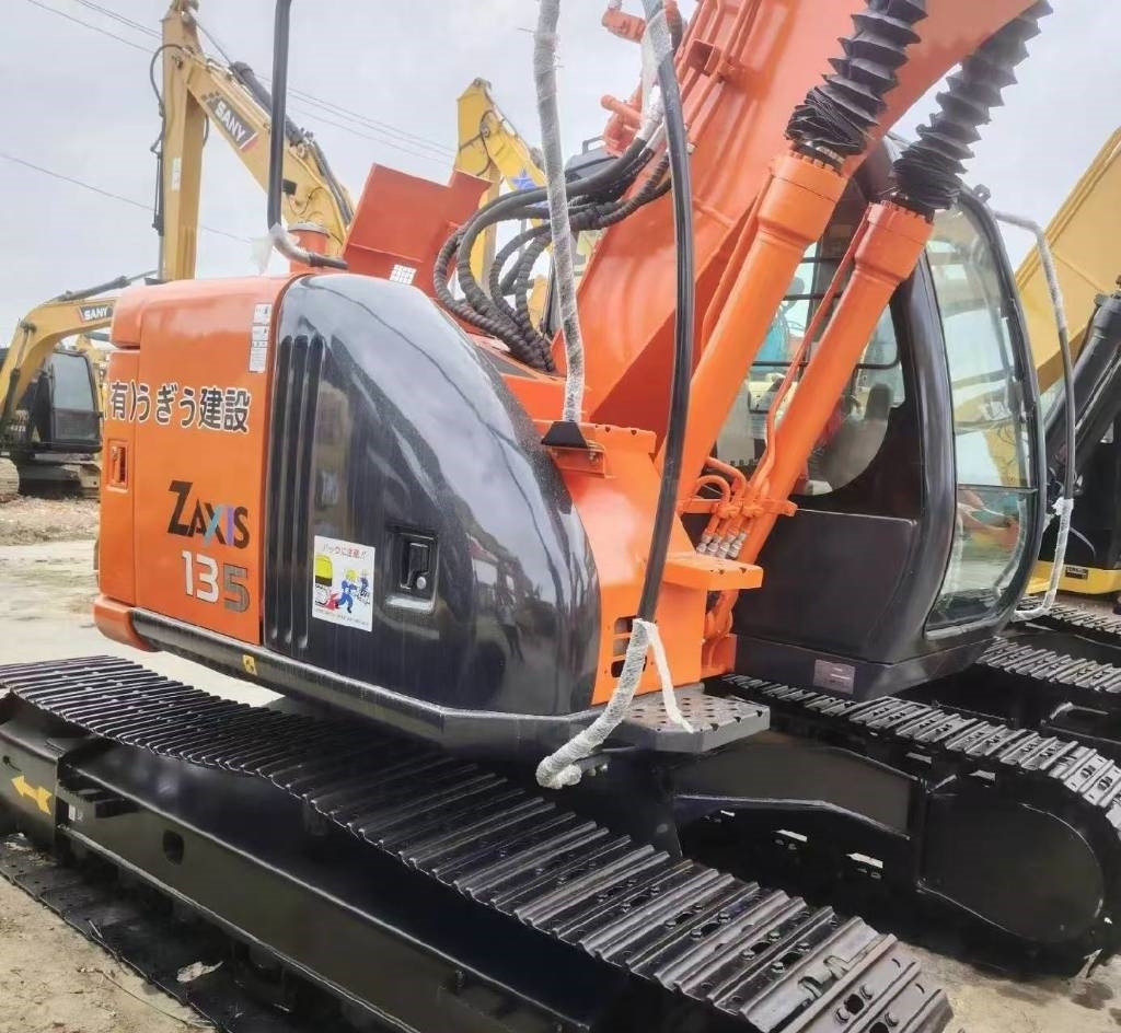 Hitachi 135US-6 - Гусеничный экскаватор: фото 3 Hitachi 135US-6 - Гусеничный экскаватор: фото 3