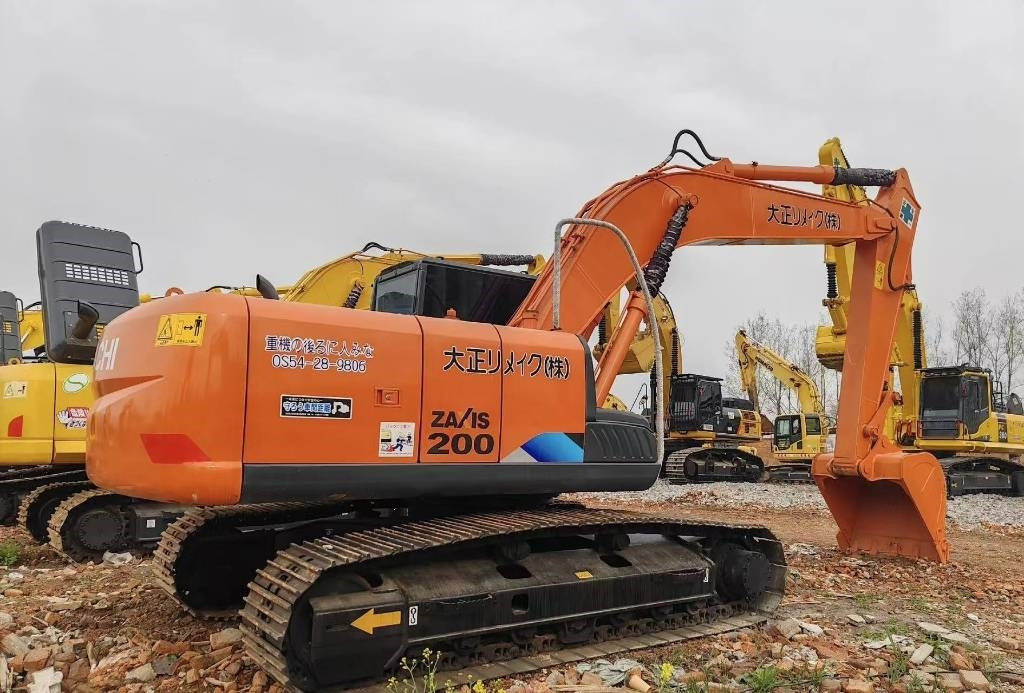 Hitachi 200 - Гусеничный экскаватор: фото 2 Hitachi 200 - Гусеничный экскаватор: фото 2