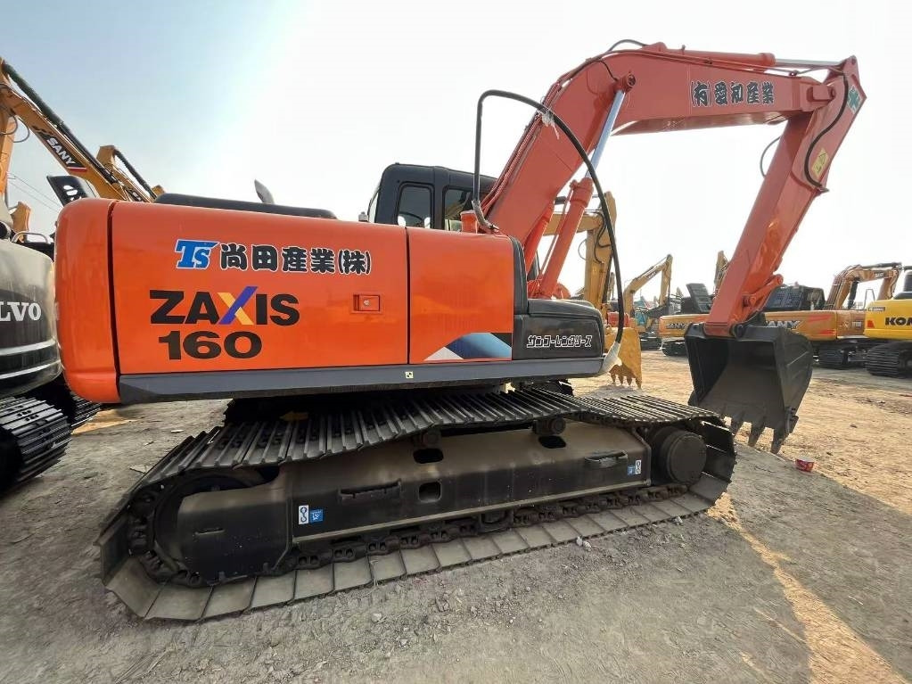 Hitachi ZX 160 LC - Гусеничный экскаватор: фото 1 Hitachi ZX 160 LC - Гусеничный экскаватор: фото 1
