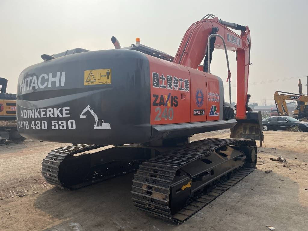 Hitachi ZX 240 - Гусеничный экскаватор: фото 3 Hitachi ZX 240 - Гусеничный экскаватор: фото 3