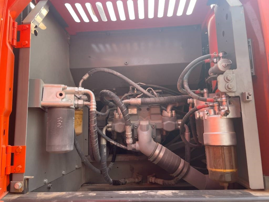 Hitachi ZX 240 - Гусеничный экскаватор: фото 2 Hitachi ZX 240 - Гусеничный экскаватор: фото 2