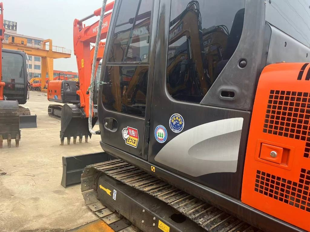 Hitachi ZX 60 - Мини-экскаватор: фото 1 Hitachi ZX 60 - Мини-экскаватор: фото 1