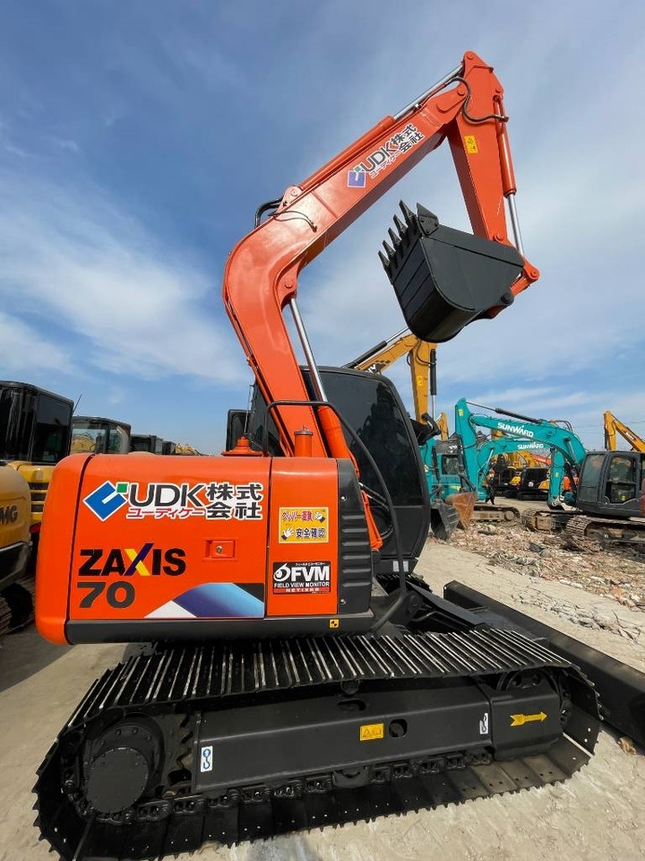Hitachi Zaxis 70 - Гусеничный экскаватор: фото 1 Hitachi Zaxis 70 - Гусеничный экскаватор: фото 1