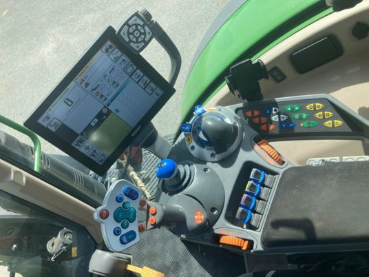 Fendt 724 VARIO S4 PROFI PLUS - Трактор: фото 4 Fendt 724 VARIO S4 PROFI PLUS - Трактор: фото 4