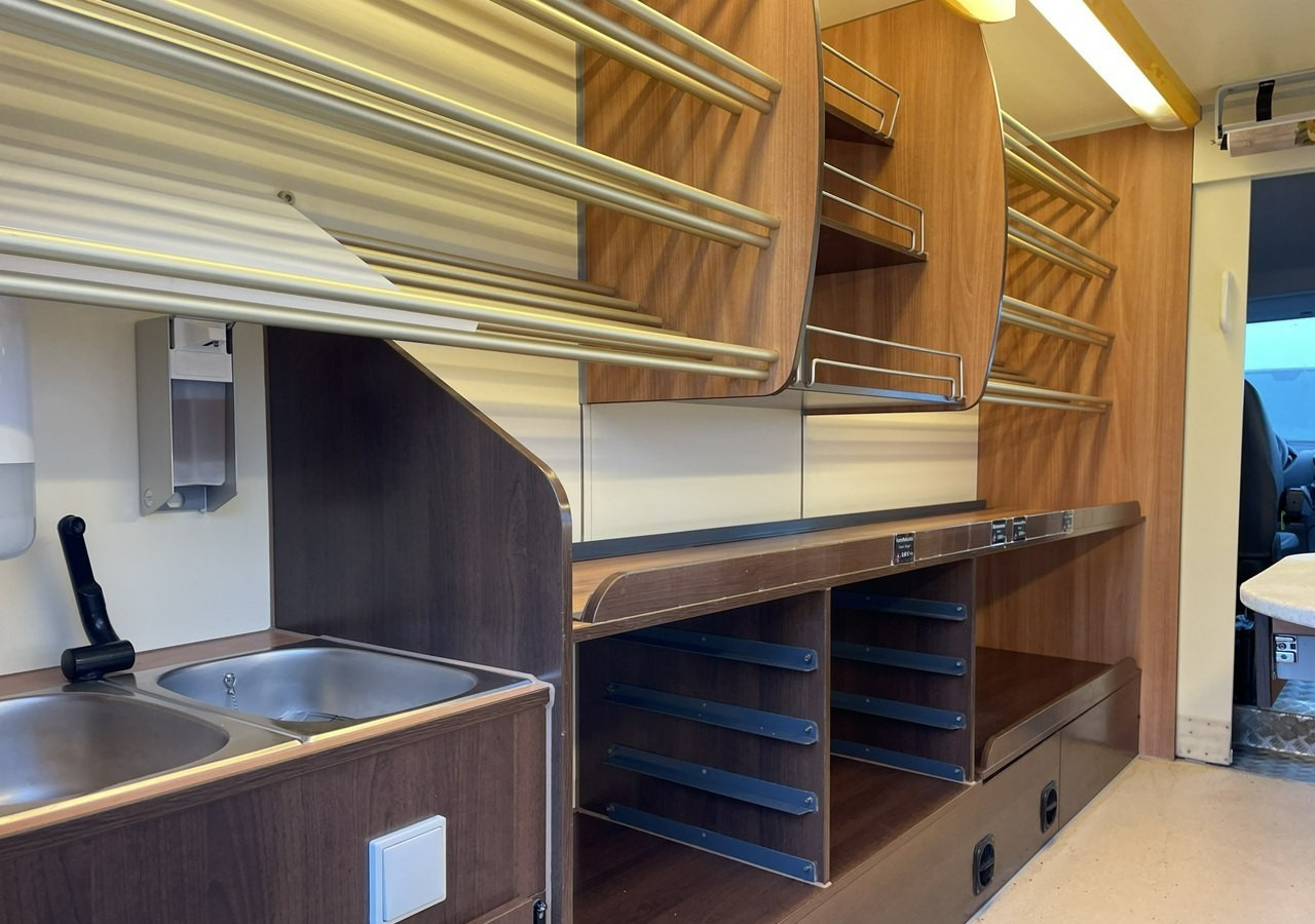 Fiat Ducato Autosklep piecz Gastronomiczny Food Truck Foodtruck sklep 132tkm Bor - Торговый грузовик: фото 4 Fiat Ducato Autosklep piecz Gastronomiczny Food Truck Foodtruck sklep 132tkm Bor - Торговый грузовик: фото 4