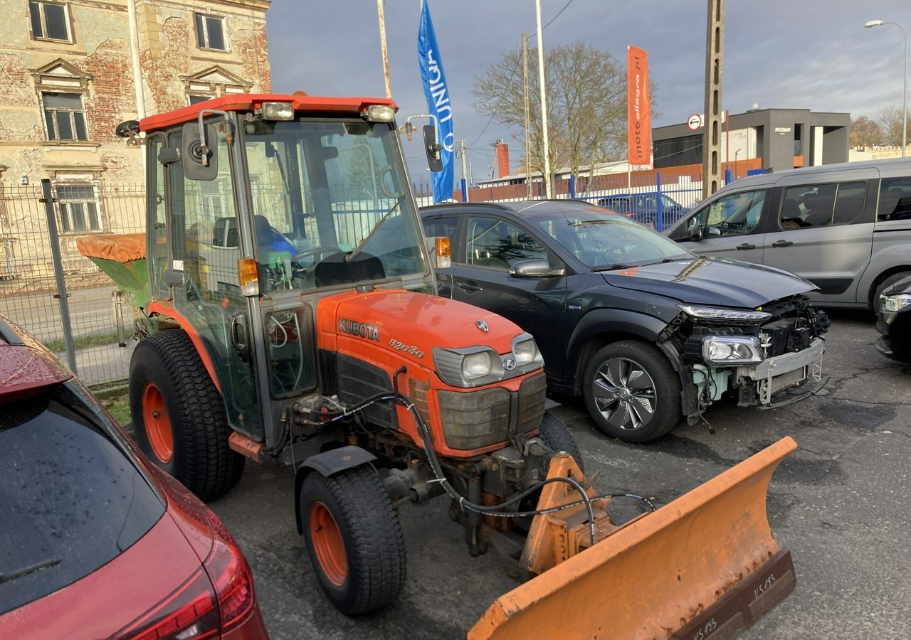 Inna Inny Traktor Kubota 4X4 B 3030 Odśnieżarka posypywarka Pług 2011 - Коммунальный трактор: фото 2 Inna Inny Traktor Kubota 4X4 B 3030 Odśnieżarka posypywarka Pług 2011 - Коммунальный трактор: фото 2