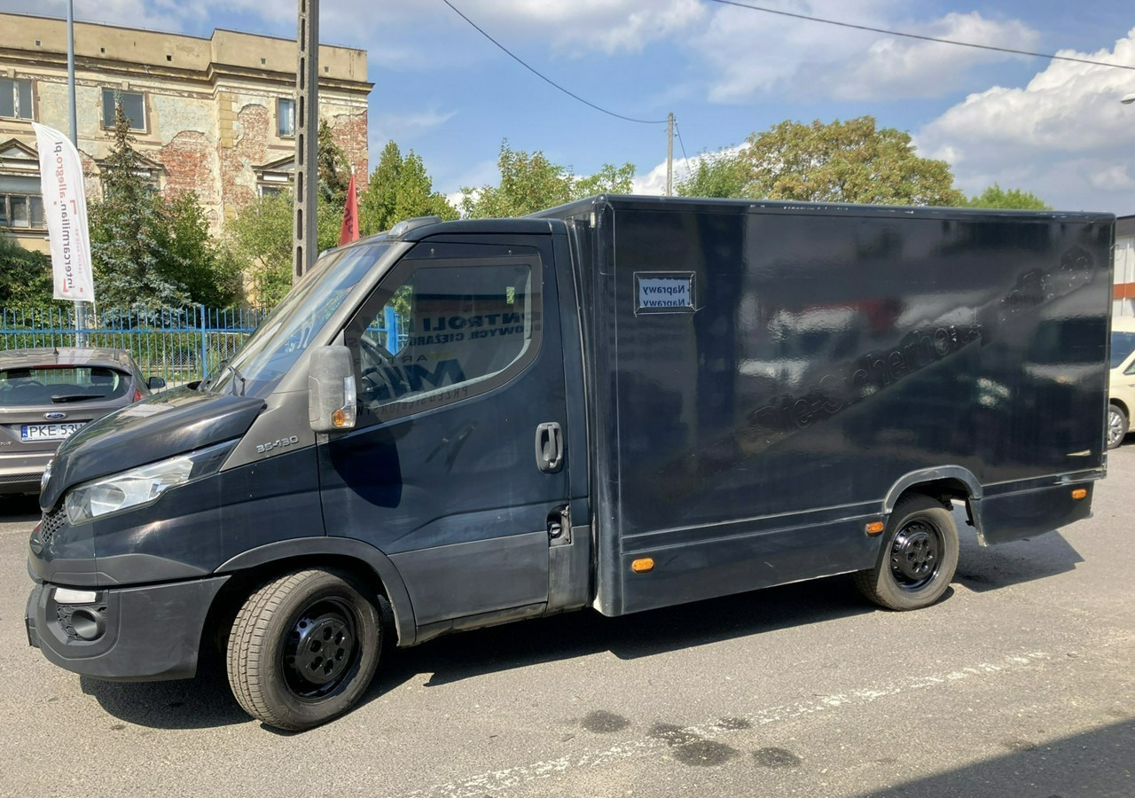 Iveco Daily Iveco 35-130 Bankowóz Kuloodporny Opancerzony Pancerny 2015 - Фургон с закрытым кузовом: фото 4 Iveco Daily Iveco 35-130 Bankowóz Kuloodporny Opancerzony Pancerny 2015 - Фургон с закрытым кузовом: фото 4