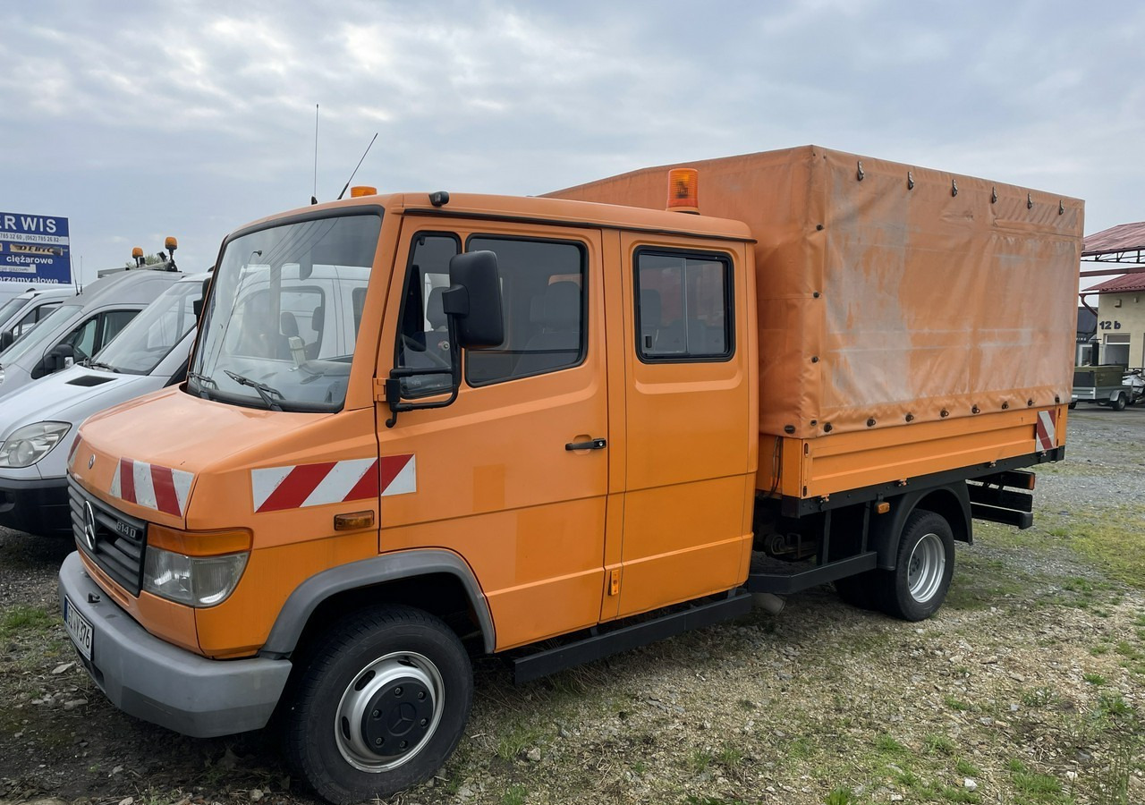 Mercedes-Benz Inny Mercedes-Benz Vario 614 Brygadówka skrzynia plandeka 6-oso doka dokka 2004 - Тентованный грузовик: фото 1 Mercedes-Benz Inny Mercedes-Benz Vario 614 Brygadówka skrzynia plandeka 6-oso doka dokka 2004 - Тентованный грузовик: фото 1