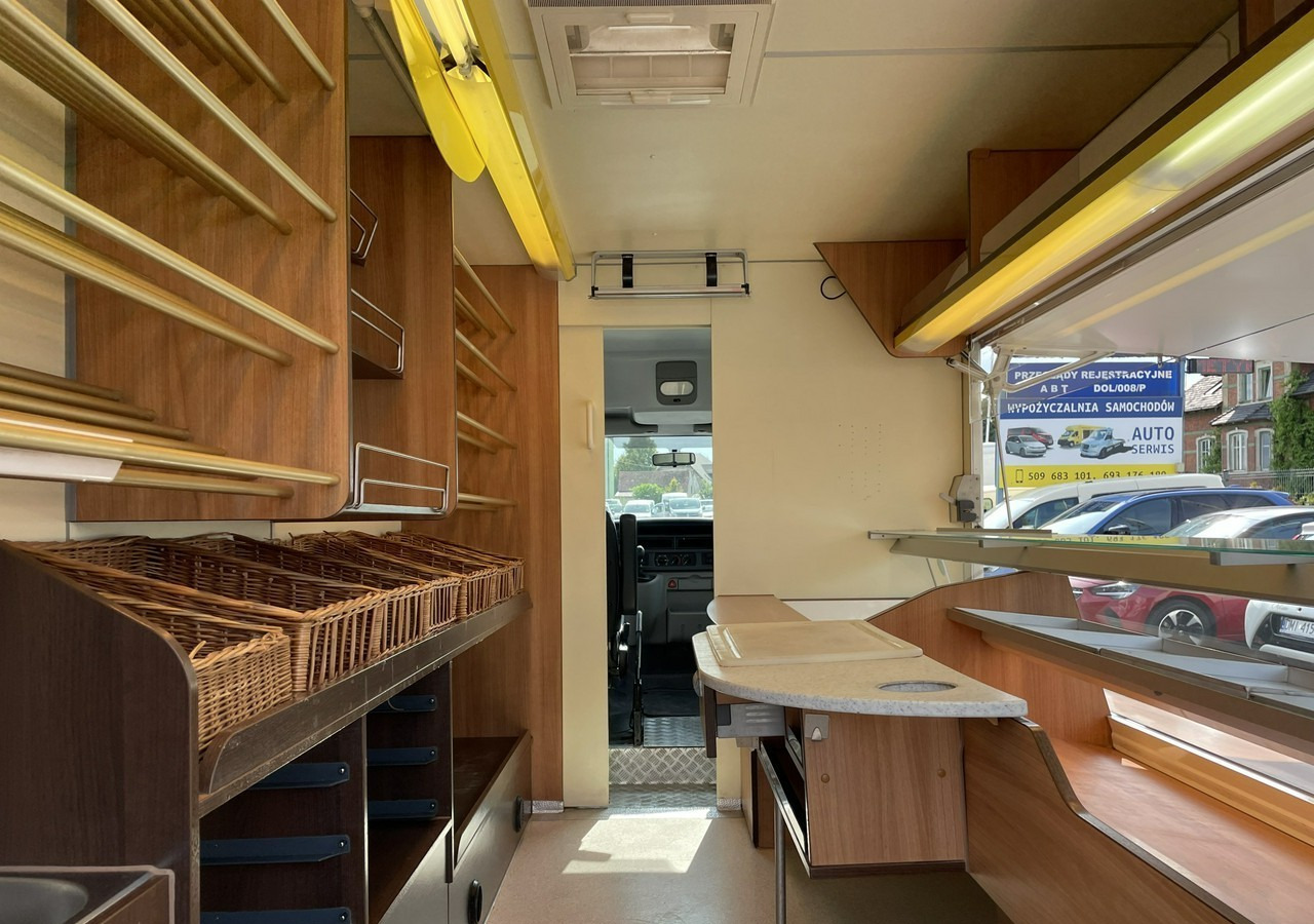 Renault Master Autosklep pieczywa Sklep Gastronomiczny Food Truck Foodtruck 2009 - Торговый грузовик: фото 3 Renault Master Autosklep pieczywa Sklep Gastronomiczny Food Truck Foodtruck 2009 - Торговый грузовик: фото 3
