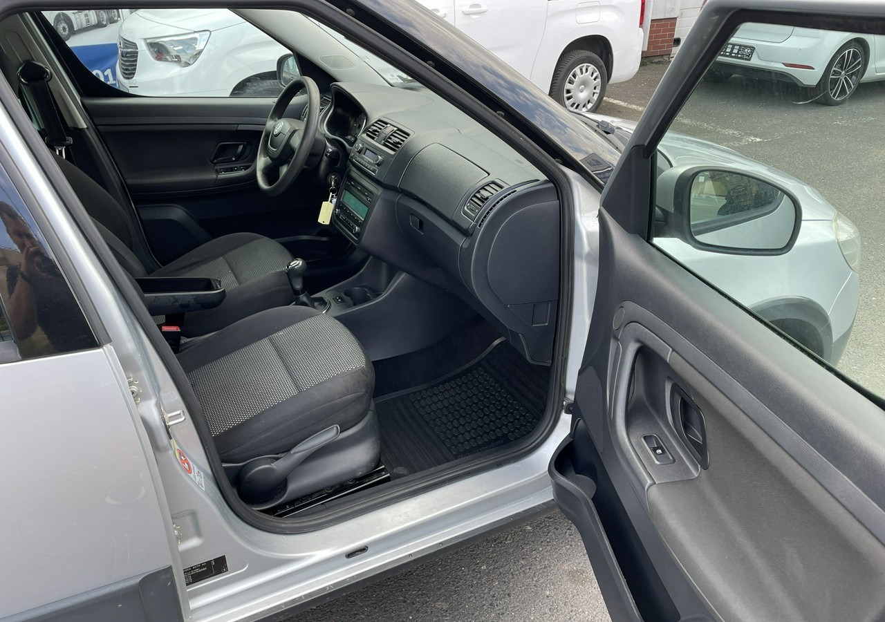 Легковой автомобиль Skoda Roomster I Roomster Scout 1.6-16V Klima 2012: фото 15
