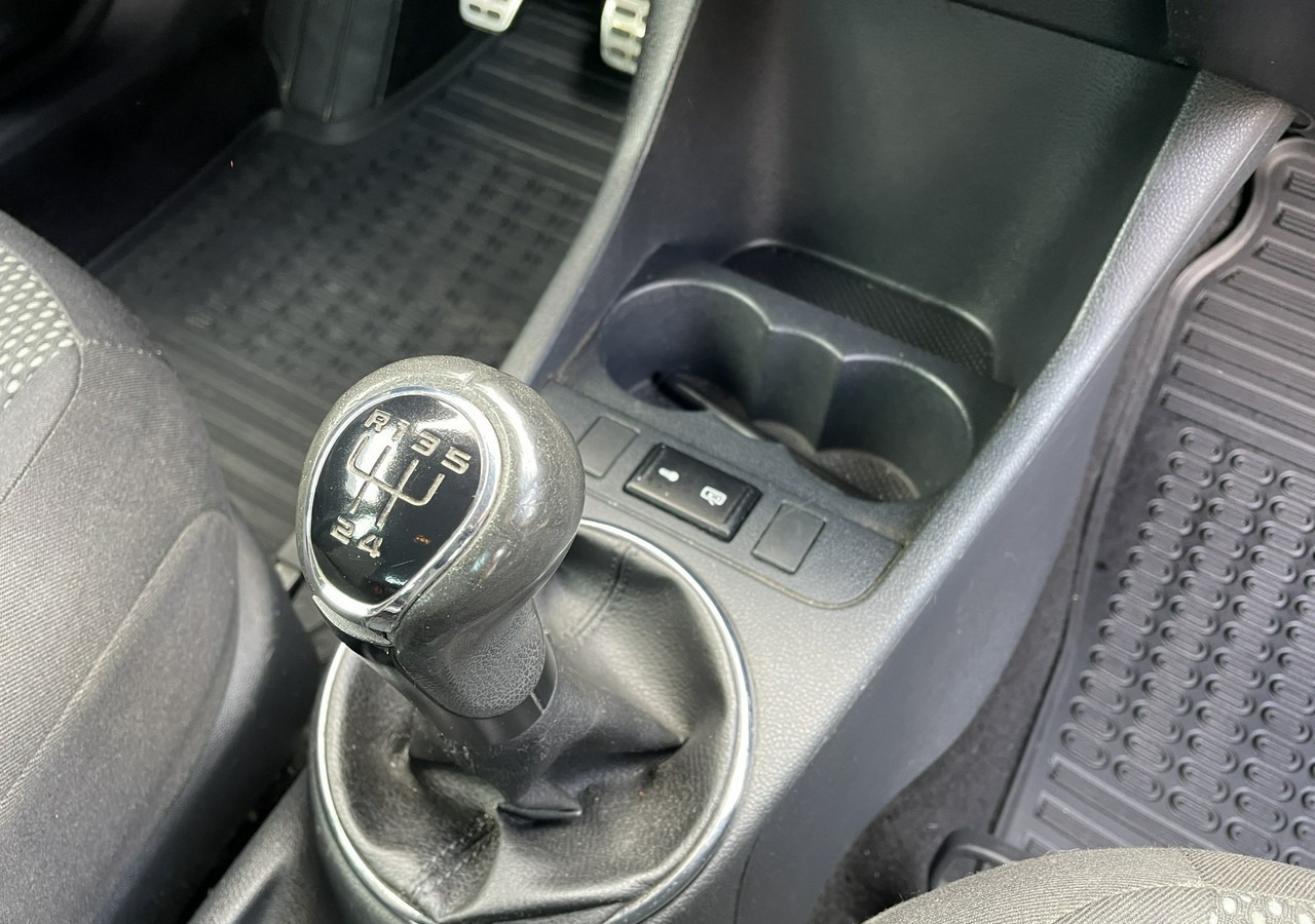 Легковой автомобиль Skoda Roomster I Roomster Scout 1.6-16V Klima 2012: фото 14