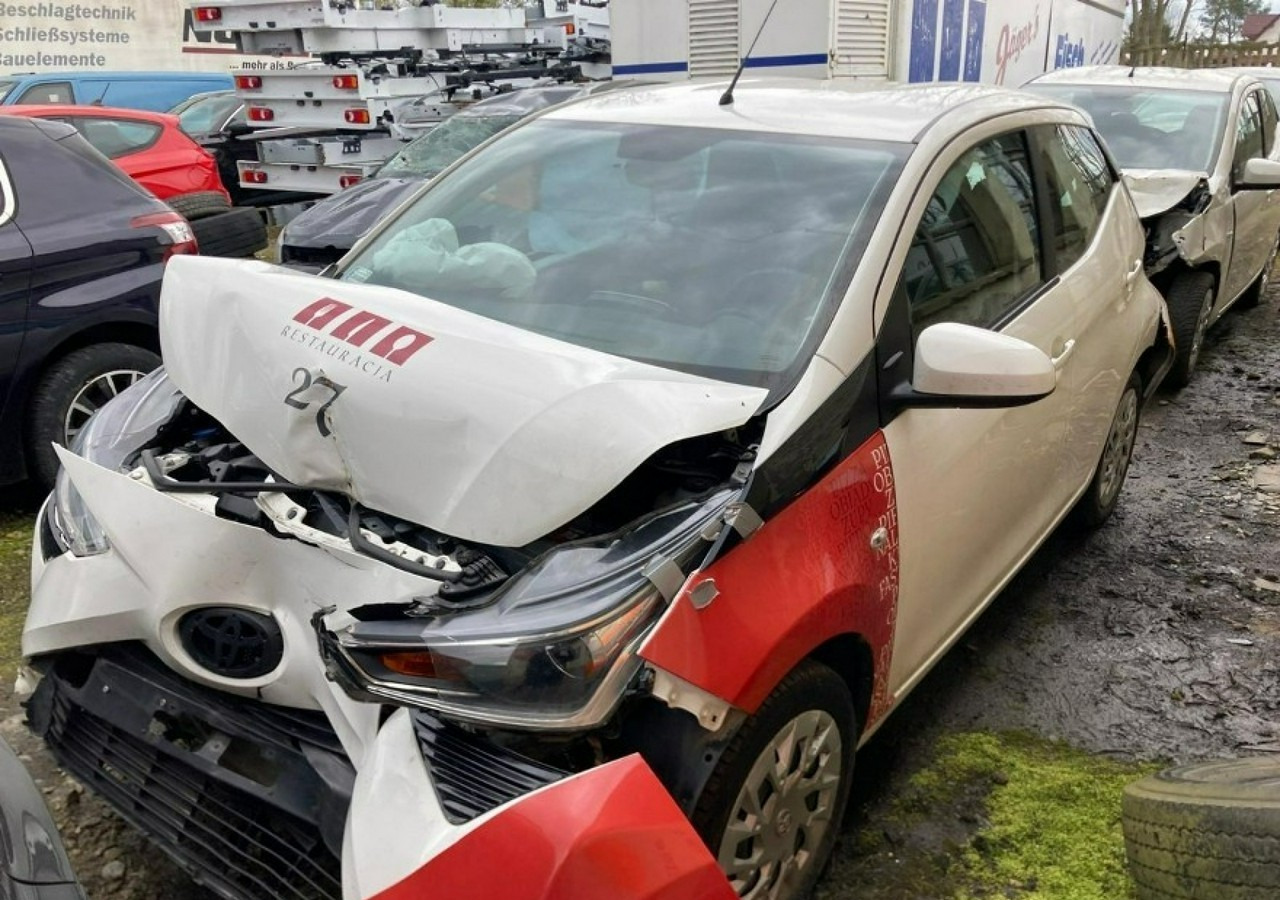 Toyota Aygo II Aygo 1.0-16V Klima Salon PL 2021 Bezyna + LPG - Хэтчбек: фото 4 Toyota Aygo II Aygo 1.0-16V Klima Salon PL 2021 Bezyna + LPG - Хэтчбек: фото 4