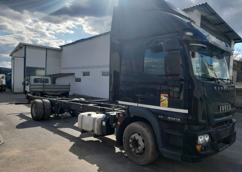 Iveco EUROCARGO 160E28 RAMA DO ZABUDOWY/ LAWETA / MANUAL / - Тентованный грузовик: фото 2 Iveco EUROCARGO 160E28 RAMA DO ZABUDOWY/ LAWETA / MANUAL / - Тентованный грузовик: фото 2