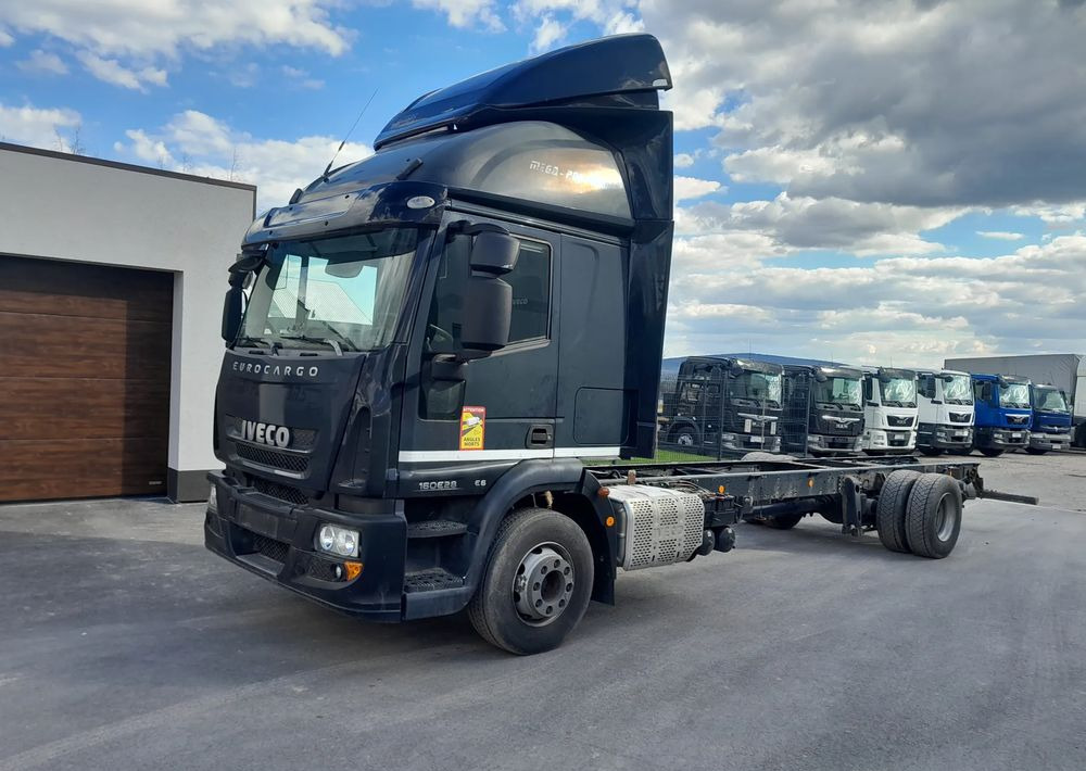 Iveco EUROCARGO 160E28 RAMA DO ZABUDOWY/ LAWETA / MANUAL / - Тентованный грузовик: фото 3 Iveco EUROCARGO 160E28 RAMA DO ZABUDOWY/ LAWETA / MANUAL / - Тентованный грузовик: фото 3