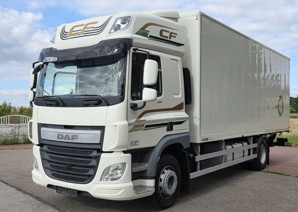 DAF CF 330 / 10.2017 / KONTENER MEBLOWY / IZOTERMA / WINDA / 18 PALET / E6 / NISKI PRZEBIEG / Z NIEMIEC / JAK NOWY / DUŻY SILNIK 10 837cm3// - Грузовик с закрытым кузовом: фото 2 DAF CF 330 / 10.2017 / KONTENER MEBLOWY / IZOTERMA / WINDA / 18 PALET / E6 / NISKI PRZEBIEG / Z NIEMIEC / JAK NOWY / DUŻY SILNIK 10 837cm3// - Грузовик с закрытым кузовом: фото 2