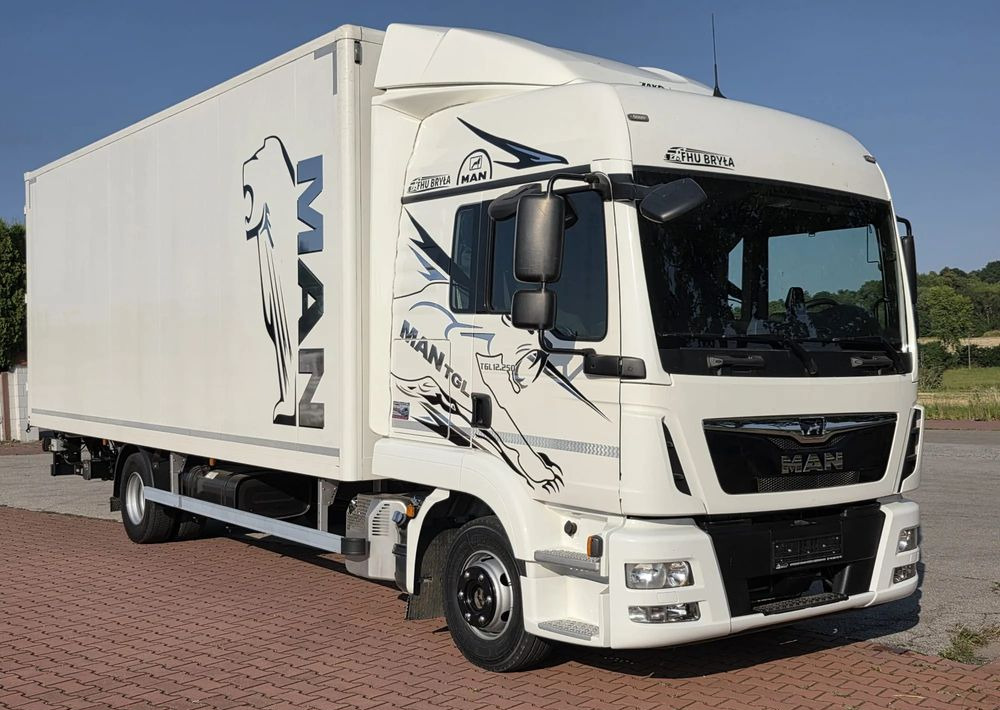 MAN TGL 12.250 / KONTENER / IZOTERMA / WINDA / 2019R / EURO 6 / PEŁEN SERWIS / 6 TON ŁADOWNOŚĆ / SPROWADZONY / ZADBANY / JAK NOWY / KSIĄŻKA SERWISOWA / E6 / 17 PALET - Грузовик с закрытым кузовом: фото 2 MAN TGL 12.250 / KONTENER / IZOTERMA / WINDA / 2019R / EURO 6 / PEŁEN SERWIS / 6 TON ŁADOWNOŚĆ / SPROWADZONY / ZADBANY / JAK NOWY / KSIĄŻKA SERWISOWA / E6 / 17 PALET - Грузовик с закрытым кузовом: фото 2