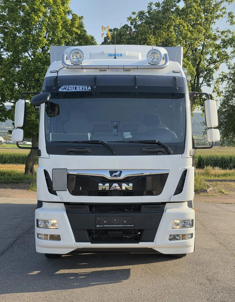 MAN TGM 15.290 / BURTO-FIRANKA / CAŁY NA PODUSZKACH /KLIMA POSTOJOWA / 2018R / NISKI PRZEBIEG / 18 PALET / E6 / JAK NOWY / WINDA / - Тентованный грузовик: фото 3 MAN TGM 15.290 / BURTO-FIRANKA / CAŁY NA PODUSZKACH /KLIMA POSTOJOWA / 2018R / NISKI PRZEBIEG / 18 PALET / E6 / JAK NOWY / WINDA / - Тентованный грузовик: фото 3