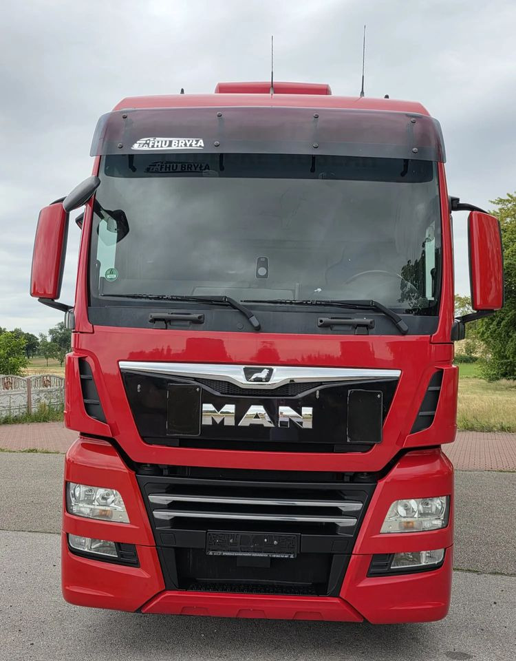 MAN TGX 26.500 / ALUMINIOWE FELGI / LIFT / 6X2 / KLIMA POSTOJOWA / 18PALET / E6 / FIRANKA / 17 TON ŁADOWNOŚĆ / WINDA / NISKI PRZEBIEG / JEDEN WŁAŚCICIEL / PODWIESZANA OŚ - Тентованный грузовик: фото 5 MAN TGX 26.500 / ALUMINIOWE FELGI / LIFT / 6X2 / KLIMA POSTOJOWA / 18PALET / E6 / FIRANKA / 17 TON ŁADOWNOŚĆ / WINDA / NISKI PRZEBIEG / JEDEN WŁAŚCICIEL / PODWIESZANA OŚ - Тентованный грузовик: фото 5