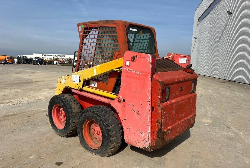Bobcat 753 - Мини-погрузчик с бортовым поворотом: фото 2 Bobcat 753 - Мини-погрузчик с бортовым поворотом: фото 2