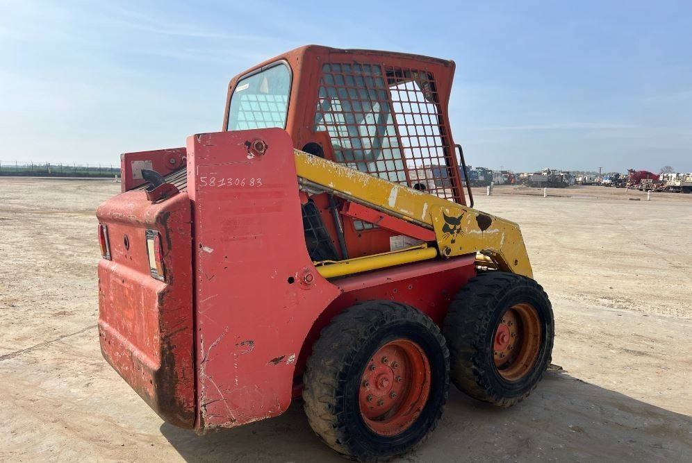 Bobcat 753 - Мини-погрузчик с бортовым поворотом: фото 3 Bobcat 753 - Мини-погрузчик с бортовым поворотом: фото 3