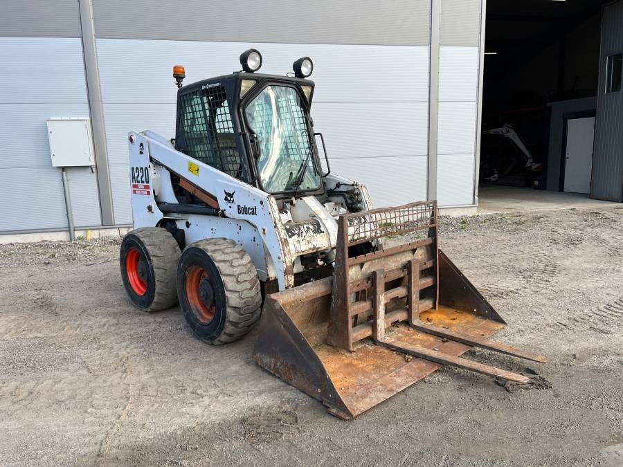 Bobcat A 220 - Мини-погрузчик с бортовым поворотом: фото 2 Bobcat A 220 - Мини-погрузчик с бортовым поворотом: фото 2