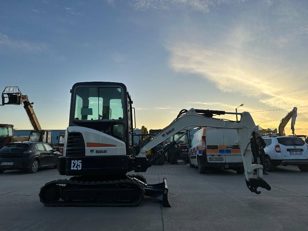 Bobcat E25EM - Мини-экскаватор: фото 5 Bobcat E25EM - Мини-экскаватор: фото 5