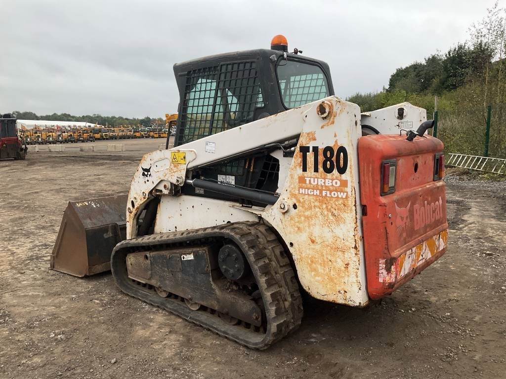 Bobcat T 180 - Мини-погрузчик с бортовым поворотом: фото 3 Bobcat T 180 - Мини-погрузчик с бортовым поворотом: фото 3