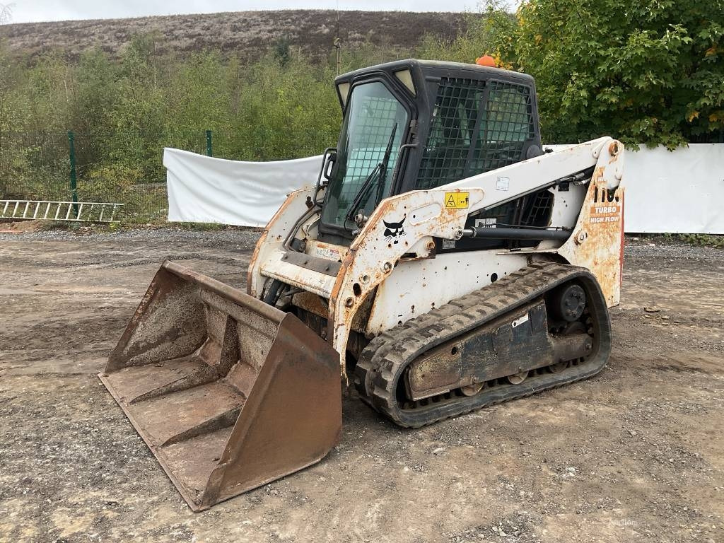Bobcat T 180 - Мини-погрузчик с бортовым поворотом: фото 1 Bobcat T 180 - Мини-погрузчик с бортовым поворотом: фото 1