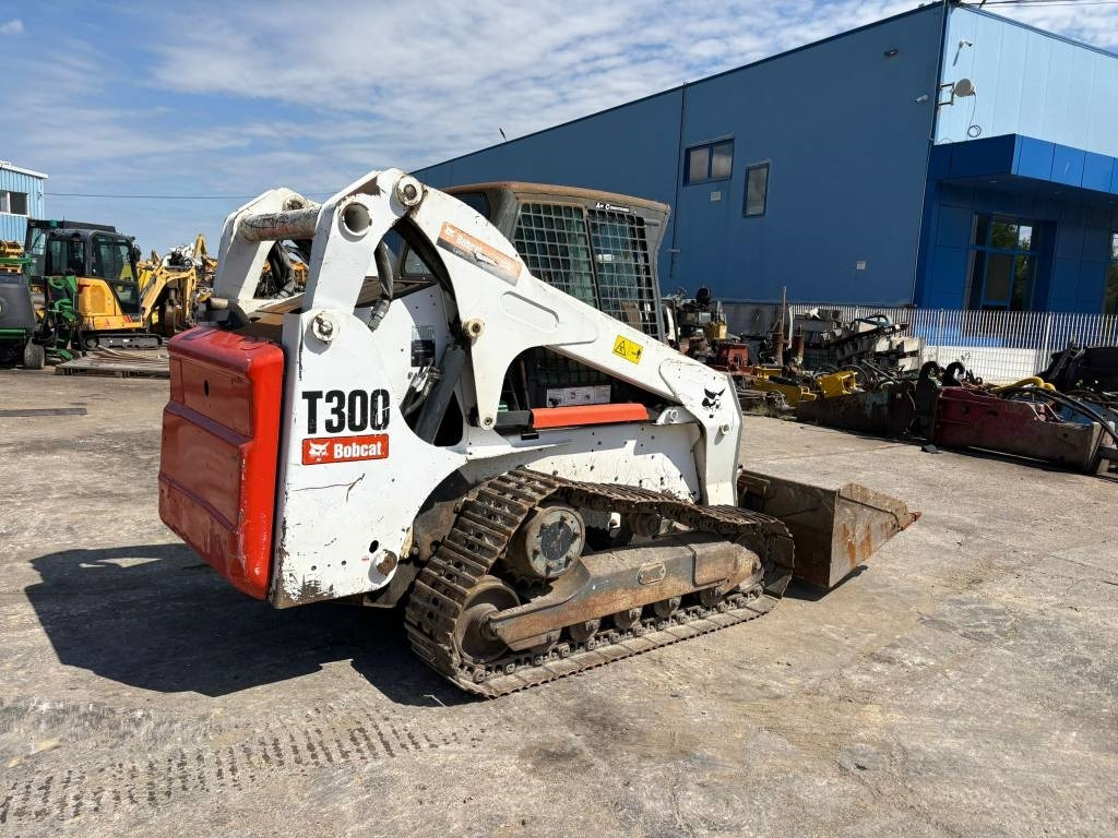 Bobcat T 300  - Мини-погрузчик с бортовым поворотом: фото 4 Bobcat T 300  - Мини-погрузчик с бортовым поворотом: фото 4