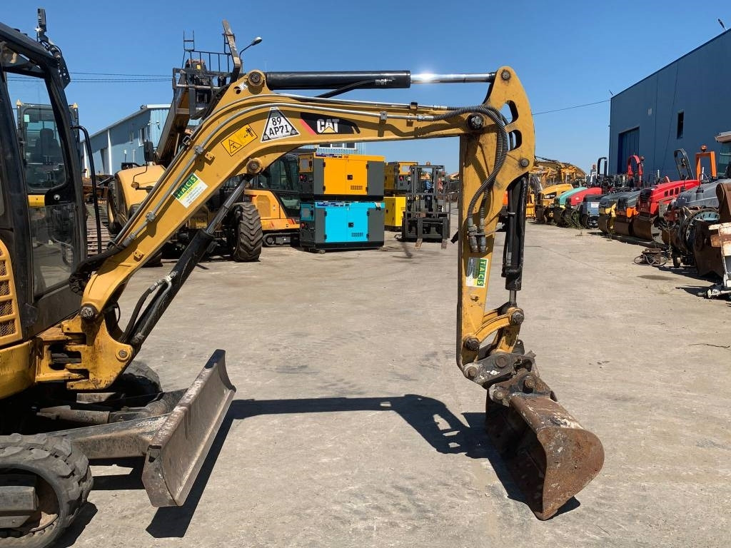 CAT 302.7 CR - Мини-экскаватор: фото 5 CAT 302.7 CR - Мини-экскаватор: фото 5
