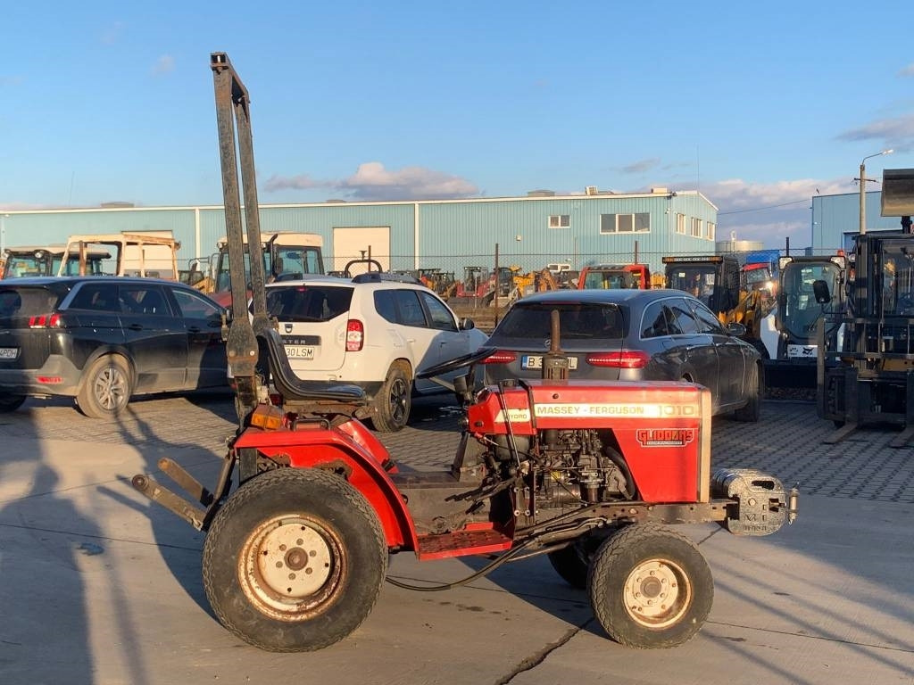 Massey Ferguson 1010 - Трактор: фото 3 Massey Ferguson 1010 - Трактор: фото 3