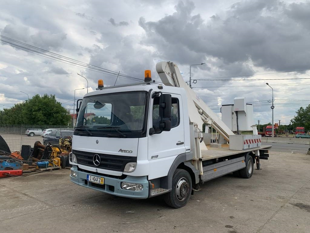 Mercedes-Benz Atego 818 - Грузовик с подъемником: фото 1 Mercedes-Benz Atego 818 - Грузовик с подъемником: фото 1