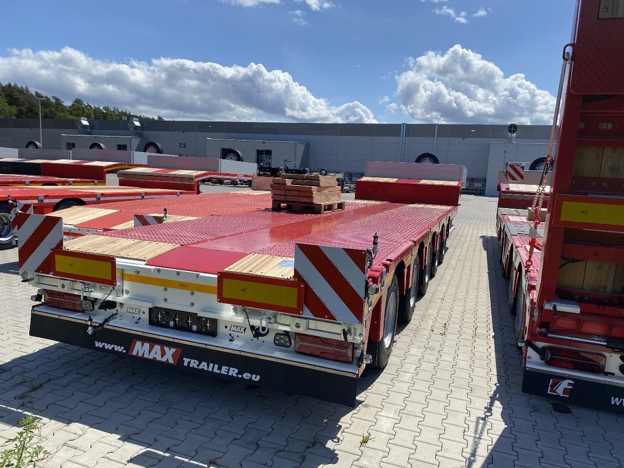 FAYMONVILLE MAXTRAILER MAX100 - Низкорамный полуприцеп: фото 2 FAYMONVILLE MAXTRAILER MAX100 - Низкорамный полуприцеп: фото 2