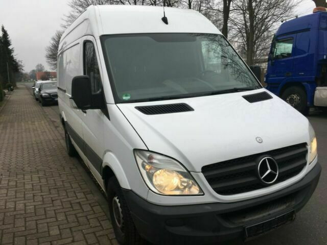 Mercedes-Benz 313 cdi Sprinter German Truck - Цельнометаллический фургон: фото 3 Mercedes-Benz 313 cdi Sprinter German Truck - Цельнометаллический фургон: фото 3